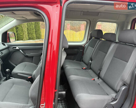 Красный Фольксваген Кадди, объемом двигателя 1.6 л и пробегом 241 тыс. км за 12700 $, фото 41 на Automoto.ua