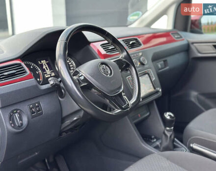 Красный Фольксваген Кадди, объемом двигателя 2 л и пробегом 246 тыс. км за 15950 $, фото 31 на Automoto.ua