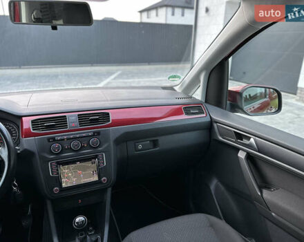 Красный Фольксваген Кадди, объемом двигателя 2 л и пробегом 246 тыс. км за 15950 $, фото 35 на Automoto.ua