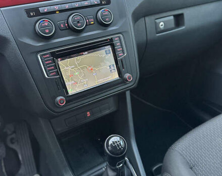 Красный Фольксваген Кадди, объемом двигателя 2 л и пробегом 246 тыс. км за 15950 $, фото 43 на Automoto.ua