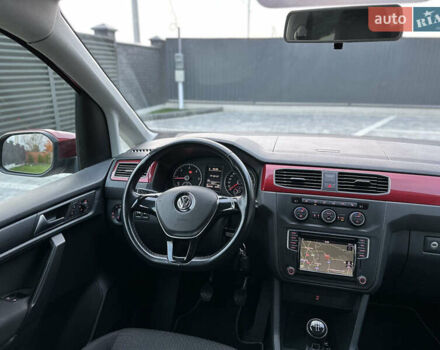 Красный Фольксваген Кадди, объемом двигателя 2 л и пробегом 246 тыс. км за 15950 $, фото 34 на Automoto.ua