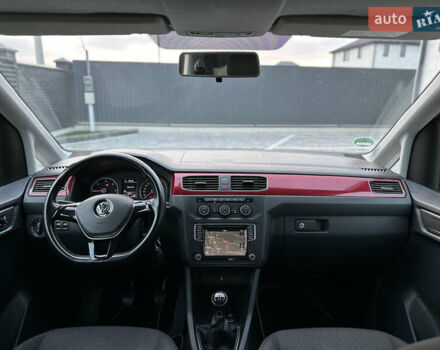 Красный Фольксваген Кадди, объемом двигателя 2 л и пробегом 246 тыс. км за 15950 $, фото 33 на Automoto.ua