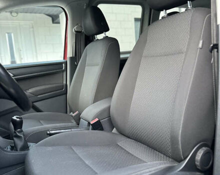 Красный Фольксваген Кадди, объемом двигателя 2 л и пробегом 246 тыс. км за 15950 $, фото 53 на Automoto.ua