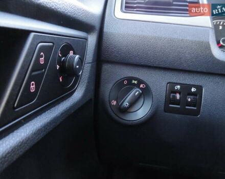 Червоний Фольксваген Кадді, об'ємом двигуна 2 л та пробігом 164 тис. км за 16450 $, фото 30 на Automoto.ua