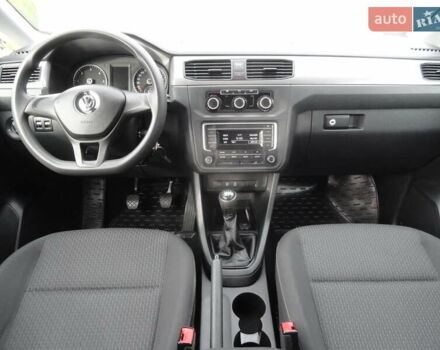 Червоний Фольксваген Кадді, об'ємом двигуна 2 л та пробігом 164 тис. км за 16450 $, фото 27 на Automoto.ua