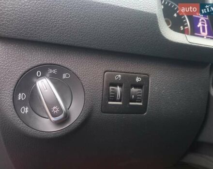 Красный Фольксваген Кадди, объемом двигателя 2 л и пробегом 226 тыс. км за 15200 $, фото 14 на Automoto.ua