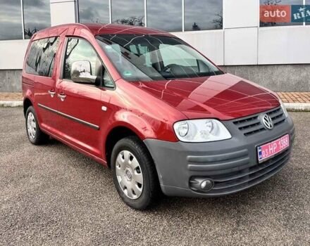 Красный Фольксваген Кадди, объемом двигателя 1.6 л и пробегом 220 тыс. км за 6950 $, фото 1 на Automoto.ua