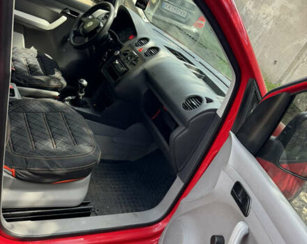 Красный Фольксваген Кадди, объемом двигателя 1.97 л и пробегом 325 тыс. км за 4200 $, фото 13 на Automoto.ua
