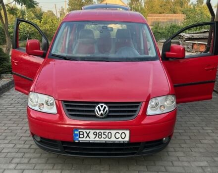 Красный Фольксваген Кадди, объемом двигателя 1.4 л и пробегом 235 тыс. км за 7200 $, фото 1 на Automoto.ua