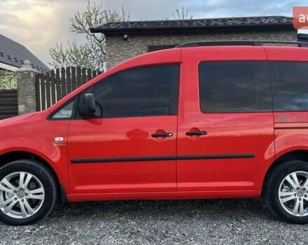 Красный Фольксваген Кадди, объемом двигателя 1.6 л и пробегом 183 тыс. км за 9750 $, фото 1 на Automoto.ua