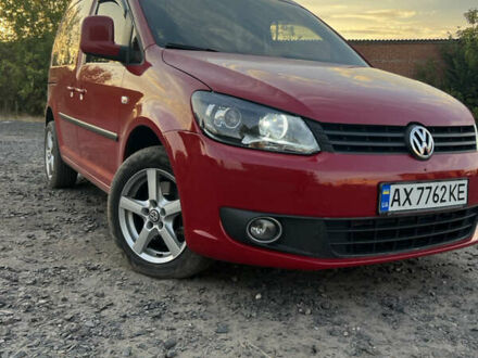 Фольксваген Кадди 2011 в Харькове на Automoto.ua Красный Фольксваген Кадди, объемом двигателя 1.97 л и пробегом 287 тыс. км за 11100 $, фото 1 на Automoto.ua