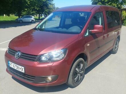 Красный Фольксваген Кадди, объемом двигателя 1.6 л и пробегом 160 тыс. км за 12800 $, фото 1 на Automoto.ua