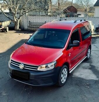Красный Фольксваген Кадди, объемом двигателя 2 л и пробегом 217 тыс. км за 13500 $, фото 1 на Automoto.ua
