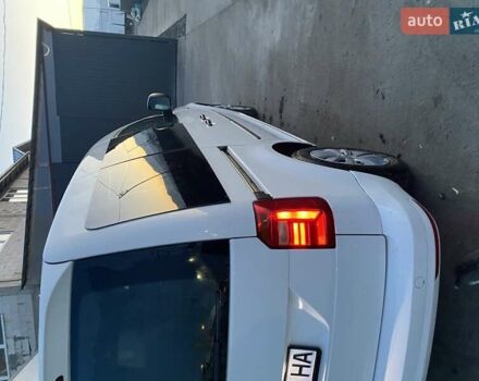 Білий Фольксваген Caddy пасс., об'ємом двигуна 1.99 л та пробігом 200 тис. км за 11500 $, фото 11 на Automoto.ua
