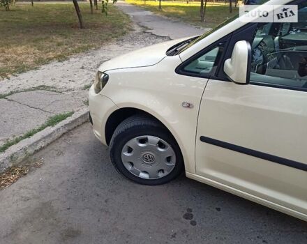 Бежевий Фольксваген Caddy пасс., об'ємом двигуна 1.6 л та пробігом 320 тис. км за 10000 $, фото 2 на Automoto.ua