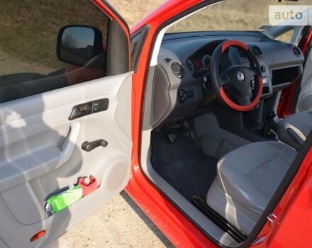 Червоний Фольксваген Caddy пасс., об'ємом двигуна 2 л та пробігом 210 тис. км за 5100 $, фото 24 на Automoto.ua