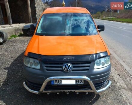 Помаранчевий Фольксваген Caddy пасс., об'ємом двигуна 2 л та пробігом 400 тис. км за 6500 $, фото 1 на Automoto.ua