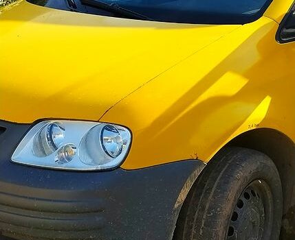 Желтый Фольксваген Кадди, объемом двигателя 2 л и пробегом 280 тыс. км за 3500 $, фото 3 на Automoto.ua