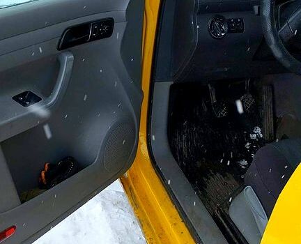 Желтый Фольксваген Кадди, объемом двигателя 2 л и пробегом 170 тыс. км за 6200 $, фото 5 на Automoto.ua