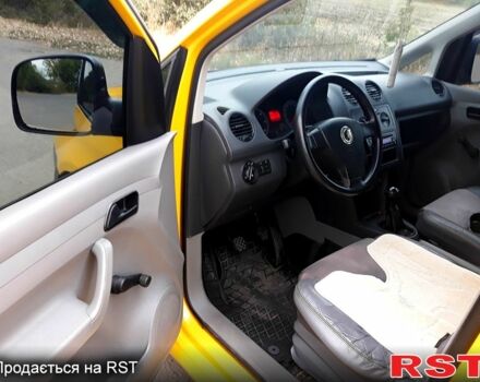 Желтый Фольксваген Кадди, объемом двигателя 2 л и пробегом 300 тыс. км за 4750 $, фото 7 на Automoto.ua