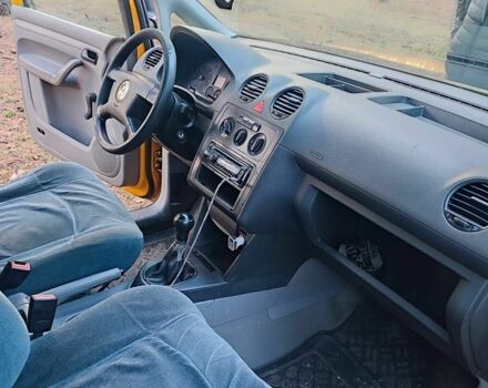 Желтый Фольксваген Кадди, объемом двигателя 2 л и пробегом 315 тыс. км за 4000 $, фото 1 на Automoto.ua