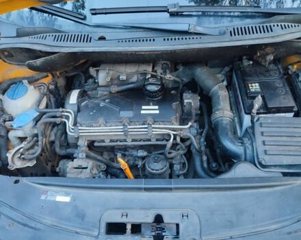 Желтый Фольксваген Кадди, объемом двигателя 2 л и пробегом 315 тыс. км за 4000 $, фото 3 на Automoto.ua