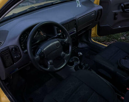 Желтый Фольксваген Кадди, объемом двигателя 1.9 л и пробегом 270 тыс. км за 3200 $, фото 7 на Automoto.ua