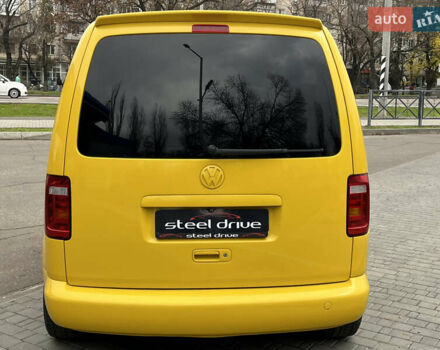 Желтый Фольксваген Кадди, объемом двигателя 2 л и пробегом 327 тыс. км за 6999 $, фото 4 на Automoto.ua