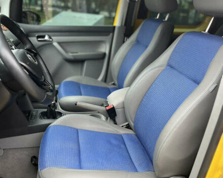 Желтый Фольксваген Кадди, объемом двигателя 2 л и пробегом 327 тыс. км за 6999 $, фото 12 на Automoto.ua