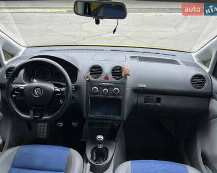 Желтый Фольксваген Кадди, объемом двигателя 2 л и пробегом 327 тыс. км за 6999 $, фото 6 на Automoto.ua