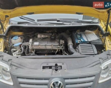Желтый Фольксваген Кадди, объемом двигателя 1.97 л и пробегом 204 тыс. км за 4800 $, фото 6 на Automoto.ua