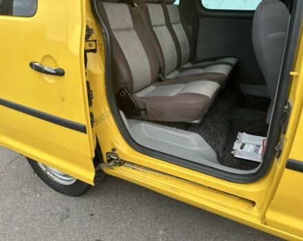 Желтый Фольксваген Кадди, объемом двигателя 2 л и пробегом 200 тыс. км за 3890 $, фото 10 на Automoto.ua
