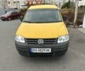 Желтый Фольксваген Кадди, объемом двигателя 2 л и пробегом 200 тыс. км за 3890 $, фото 1 на Automoto.ua