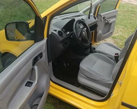 Желтый Фольксваген Кадди, объемом двигателя 1.9 л и пробегом 334 тыс. км за 5000 $, фото 22 на Automoto.ua