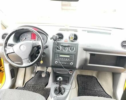 Желтый Фольксваген Кадди, объемом двигателя 1.9 л и пробегом 281 тыс. км за 5300 $, фото 7 на Automoto.ua