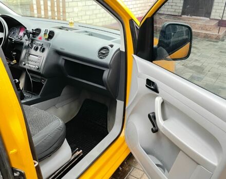 Желтый Фольксваген Кадди, объемом двигателя 1.9 л и пробегом 281 тыс. км за 5300 $, фото 5 на Automoto.ua