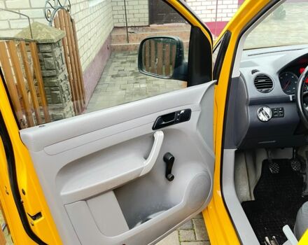 Желтый Фольксваген Кадди, объемом двигателя 1.9 л и пробегом 281 тыс. км за 5300 $, фото 6 на Automoto.ua