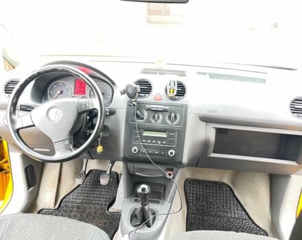 Желтый Фольксваген Кадди, объемом двигателя 1.9 л и пробегом 281 тыс. км за 5300 $, фото 10 на Automoto.ua