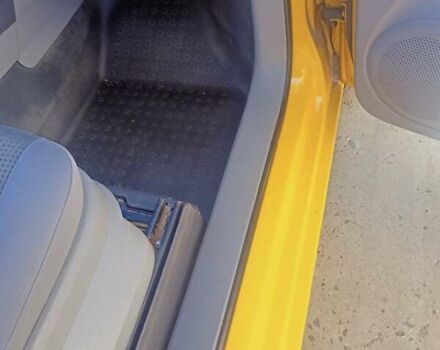 Жовтий Фольксваген Кадді, об'ємом двигуна 1.97 л та пробігом 193 тис. км за 5000 $, фото 9 на Automoto.ua