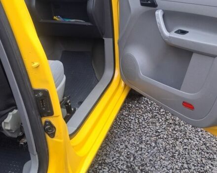 Желтый Фольксваген Кадди, объемом двигателя 2 л и пробегом 250 тыс. км за 5500 $, фото 1 на Automoto.ua