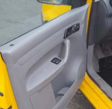 Жовтий Фольксваген Кадді, об'ємом двигуна 1.9 л та пробігом 205 тис. км за 5500 $, фото 3 на Automoto.ua