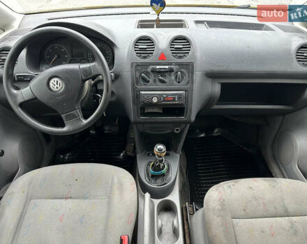 Желтый Фольксваген Кадди, объемом двигателя 1.97 л и пробегом 350 тыс. км за 3700 $, фото 5 на Automoto.ua