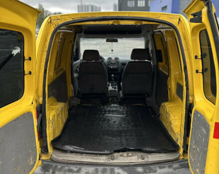 Желтый Фольксваген Кадди, объемом двигателя 1.97 л и пробегом 350 тыс. км за 3700 $, фото 4 на Automoto.ua