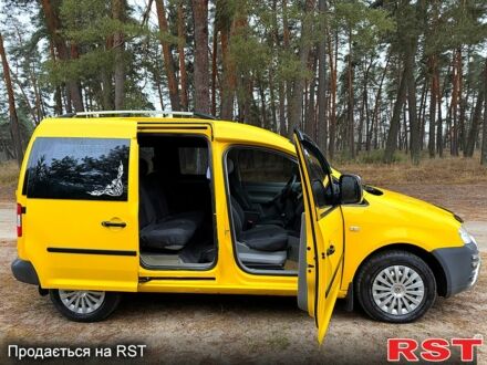 Желтый Фольксваген Кадди, объемом двигателя 2 л и пробегом 218 тыс. км за 5450 $, фото 1 на Automoto.ua