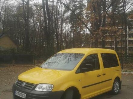 Желтый Фольксваген Кадди, объемом двигателя 2 л и пробегом 191 тыс. км за 7500 $, фото 1 на Automoto.ua