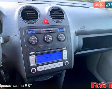 Серый Фольксваген Кадди, объемом двигателя 1.4 л и пробегом 240 тыс. км за 8600 $, фото 4 на Automoto.ua