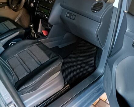 Серый Фольксваген Кадди, объемом двигателя 1.2 л и пробегом 229 тыс. км за 6500 $, фото 1 на Automoto.ua