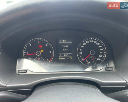 Серый Фольксваген Кадди, объемом двигателя 1.6 л и пробегом 337 тыс. км за 11500 $, фото 7 на Automoto.ua