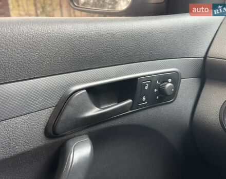 Серый Фольксваген Кадди, объемом двигателя 1.6 л и пробегом 337 тыс. км за 11500 $, фото 10 на Automoto.ua