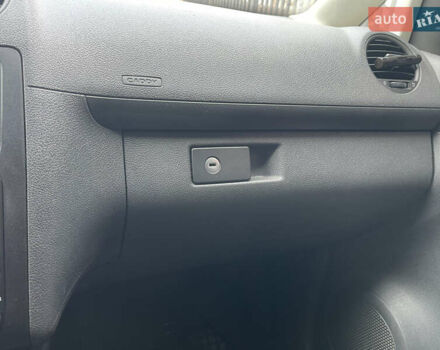 Серый Фольксваген Кадди, объемом двигателя 1.6 л и пробегом 337 тыс. км за 11500 $, фото 13 на Automoto.ua